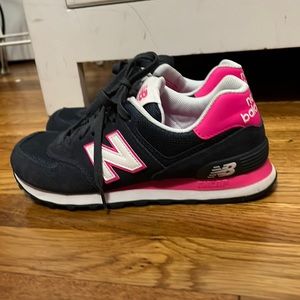 New balance tennis shoes size 7 navy blue & pink
